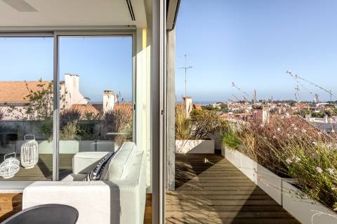 Penthouse Duplex T3 + 1 com Terraços Privativos, piscina e Vista Mar em Cascais
