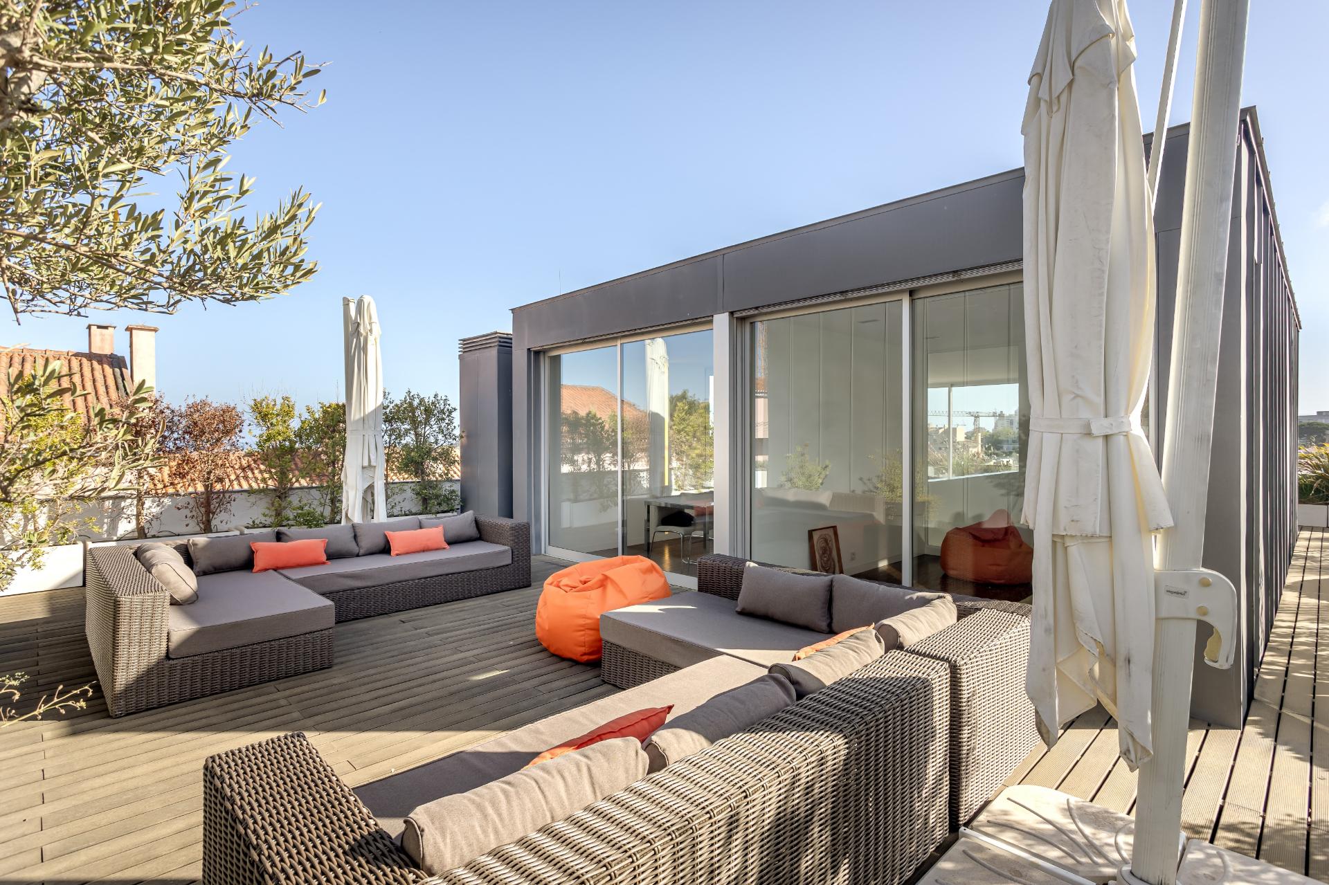 Penthouse Duplex T3 + 1 com Terraços Privativos e Vista Mar em Cascais