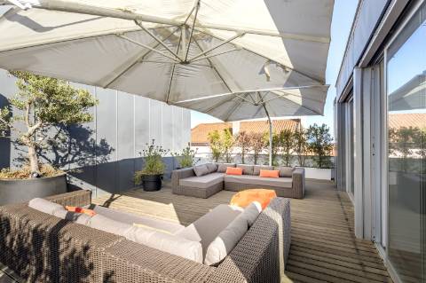 Penthouse Duplex T3 + 1 com Terraços Privativos, piscina e Vista Mar em Cascais