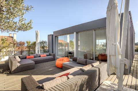 Penthouse Duplex T3 + 1 com Terraços Privativos, piscina e Vista Mar em Cascais