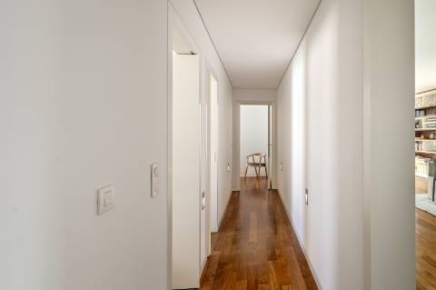 Penthouse Duplex T3 + 1 com Terraços Privativos, piscina e Vista Mar em Cascais