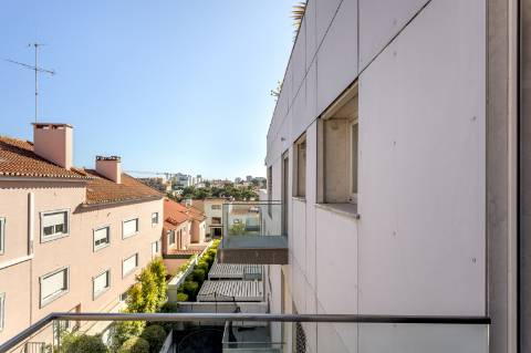 Penthouse Duplex T3 + 1 com Terraços Privativos, piscina e Vista Mar em Cascais