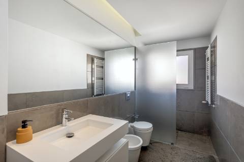 Penthouse Duplex T3 + 1 com Terraços Privativos, piscina e Vista Mar em Cascais