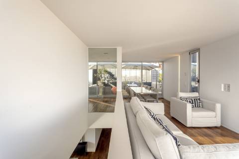 Penthouse Duplex T3 + 1 com Terraços Privativos, piscina e Vista Mar em Cascais