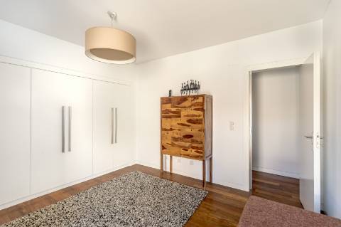 Penthouse Duplex T3 + 1 com Terraços Privativos, piscina e Vista Mar em Cascais