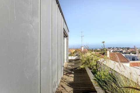 Penthouse Duplex T3 + 1 com Terraços Privativos, piscina e Vista Mar em Cascais