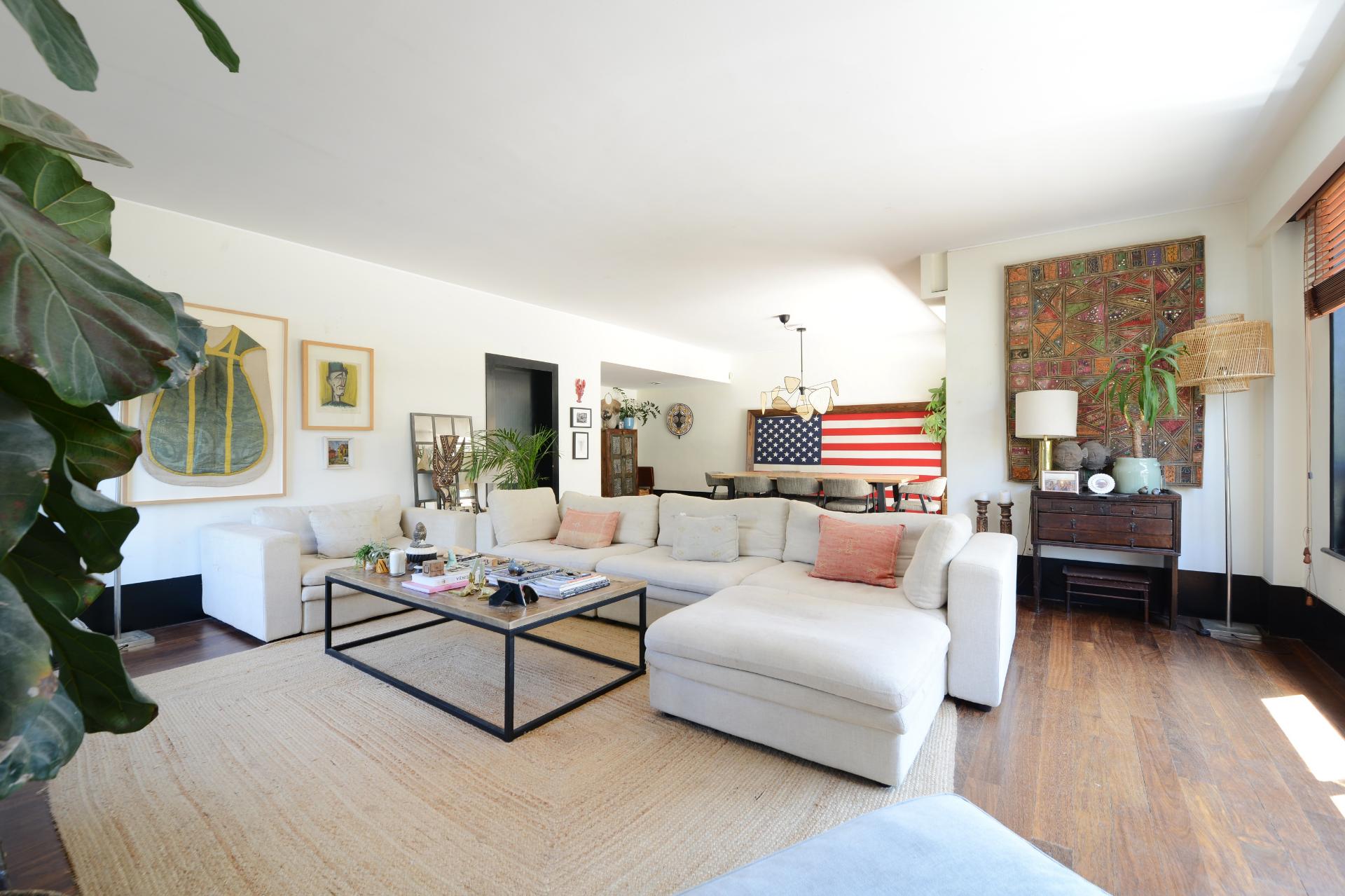 Apartamento T3 Remodelado por Arquiteto na Quinta de Miramar com Espaço Exterior de +100 m²