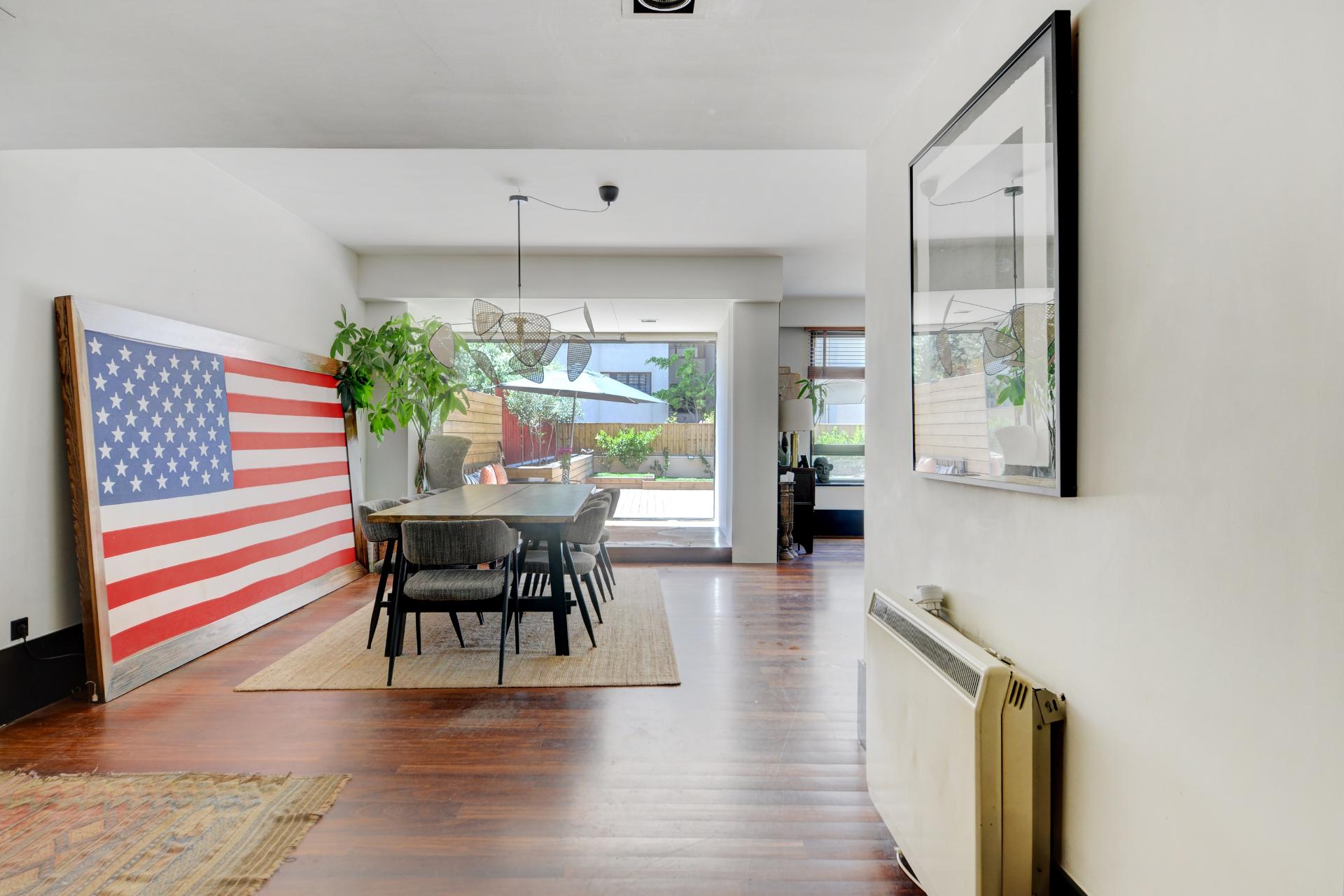 Apartamento T3 Remodelado por Arquiteto na Quinta de Miramar com Espaço Exterior de +100 m²