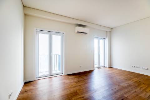 Estúdio, novo a estrear com terraço e varanda localizado em Santo Amaro, Alcântara