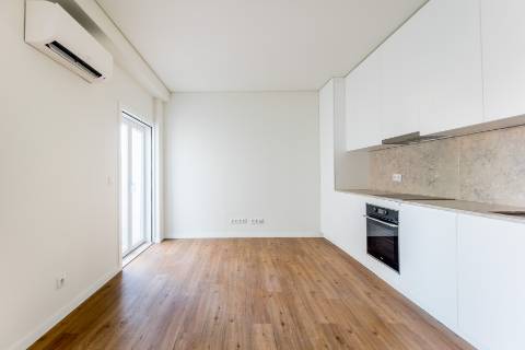 Estúdio, novo a estrear com terraço e varanda localizado em Santo Amaro, Alcântara