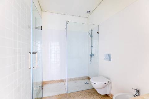 Estúdio, novo a estrear com terraço e varanda localizado em Santo Amaro, Alcântara