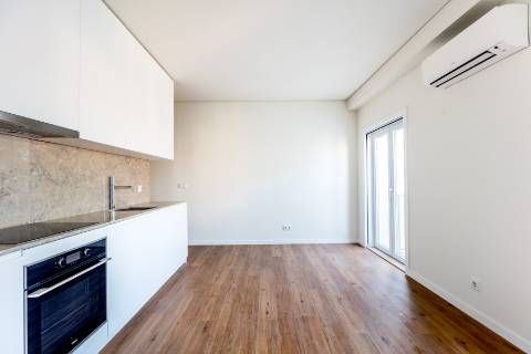 Estúdio, novo a estrear com varanda localizado em Santo Amaro, Alcântara