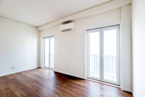 Estúdio, novo a estrear com varanda localizado em Santo Amaro, Alcântara