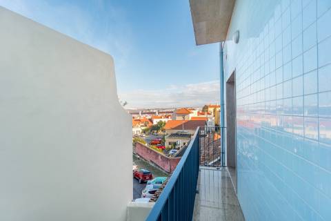 Estúdio, novo a estrear com varanda localizado em Santo Amaro, Alcântara