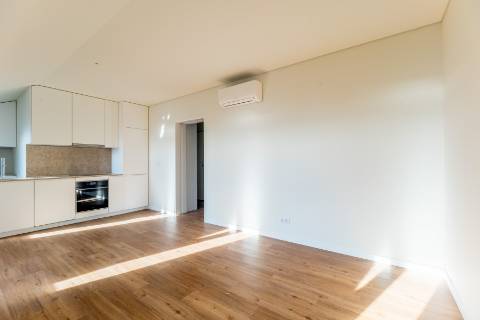 Apartamento T1, novo a estrear com varandas e vistas para cidade e Tejo localizado em Santo Amaro, Alcântara