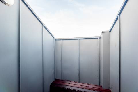 Apartamento T1, novo a estrear com varandas e vistas para cidade e Tejo localizado em Santo Amaro, Alcântara