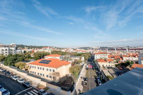 Apartamento T1, novo a estrear com varandas e vistas para cidade e Tejo localizado em Santo Amaro, Alcântara
