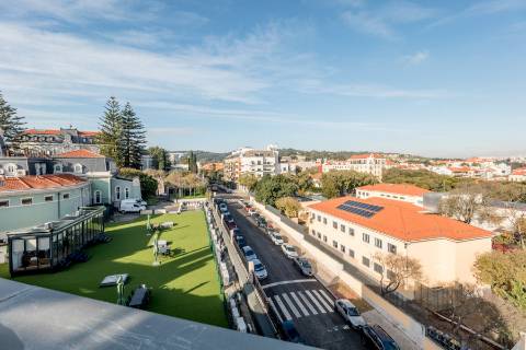 Apartamento T1, novo a estrear com varandas e vistas para cidade e Tejo localizado em Santo Amaro, Alcântara