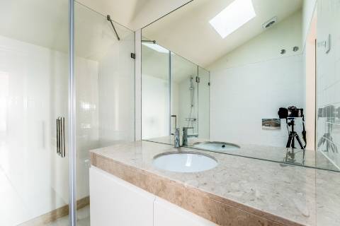 Apartamento T1, novo a estrear com varandas e vistas para cidade e Tejo localizado em Santo Amaro, Alcântara