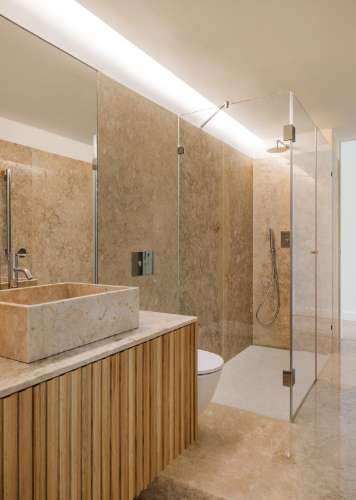 Moradia Geminada T4+1 nova a estrear, com elevador, jardins e pátio privativos, terraço com jacuzzi e 3 lugares de garagem