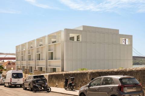 Moradia Geminada T4+1 nova a estrear, com elevador, jardins e pátio privativos, terraço com jacuzzi e 3 lugares de garagem