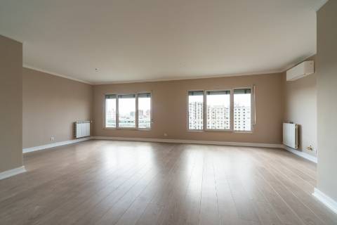 T4 Entrecampos condominio com Piscina e Ginásio