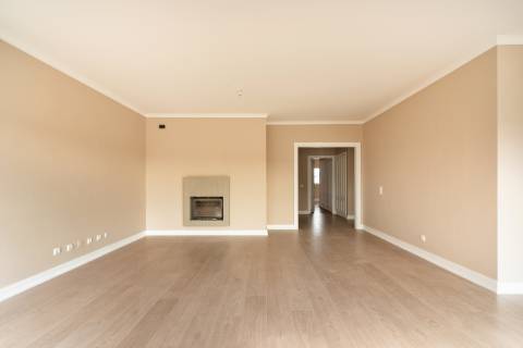 T4 Entrecampos condominio com Piscina e Ginásio