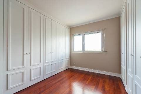 T4 Entrecampos condominio com Piscina e Ginásio