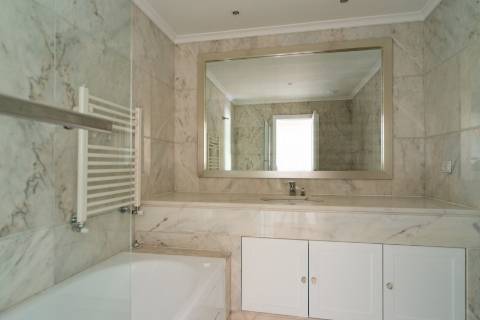 T4 Entrecampos condominio com Piscina e Ginásio