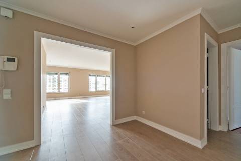 T4 Entrecampos condominio com Piscina e Ginásio