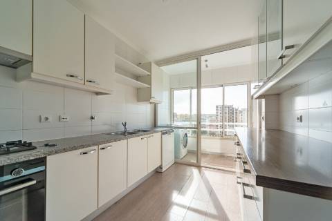 T4 Entrecampos condominio com Piscina e Ginásio