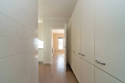 T4 Entrecampos condominio com Piscina e Ginásio