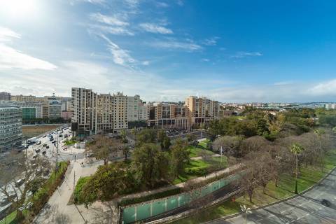 T4 Entrecampos condominio com Piscina e Ginásio