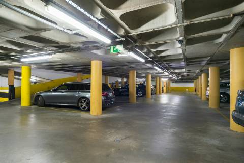 T4 Entrecampos condominio com Piscina e Ginásio