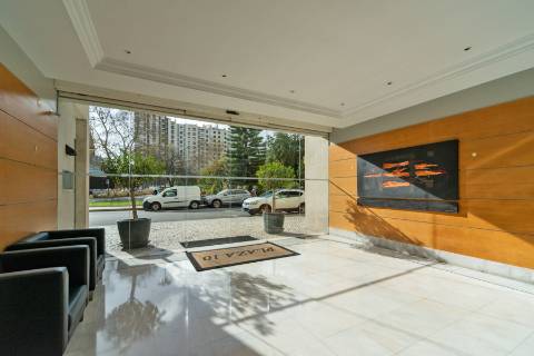 T4 Entrecampos condominio com Piscina e Ginásio