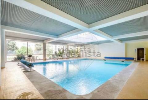 T4 Entrecampos condominio com Piscina e Ginásio