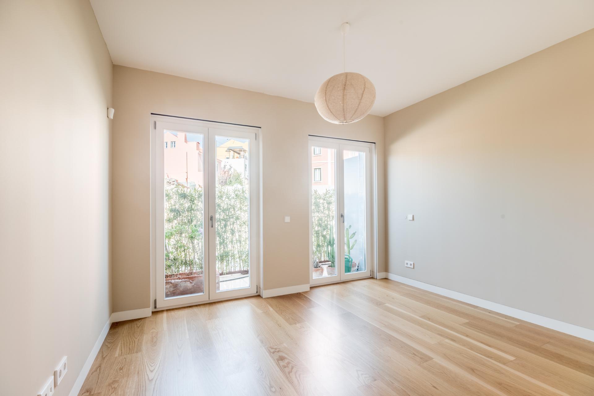 Apartamento T4 com terraço e jardim privativo e piscina no condomínio Unique Belém