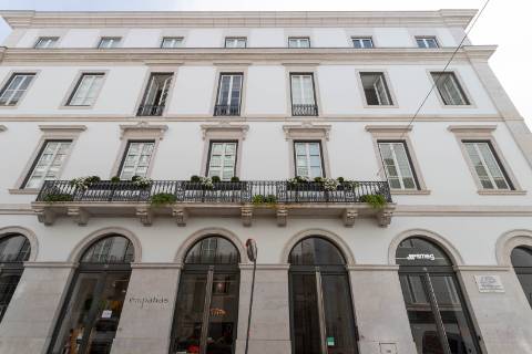 Apartamento T4 no Chiado com vista e garagem