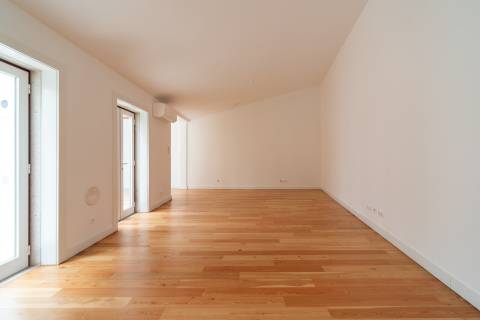 Apartamento T3 Remodelado com Pátio Privativo em São Bento!