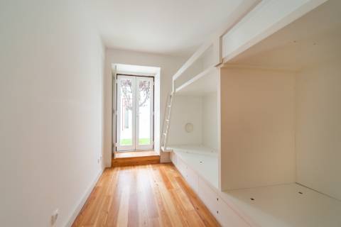 Apartamento T3 Remodelado com Pátio Privativo em São Bento!