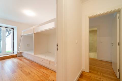 Apartamento T3 Remodelado com Pátio Privativo em São Bento!