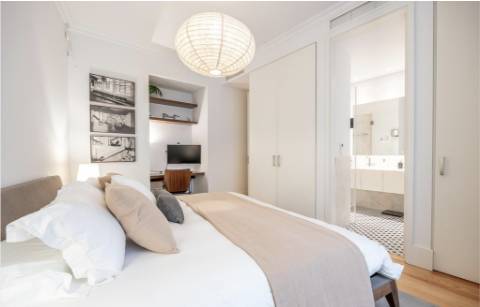 Apartamento T2, com estacionamento e elevador e varanda