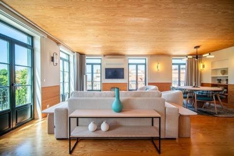 Edifício totalmente renovado e exclusivo