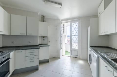 Apartamento T2 nas Av Novas, Saldanha