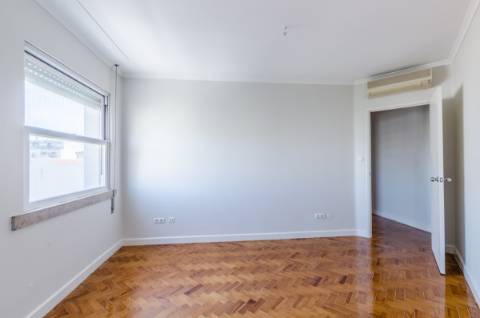 Apartamento T2 nas Av Novas, Saldanha