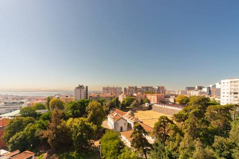 T4+2 Remodelado nas Amoreiras com vista