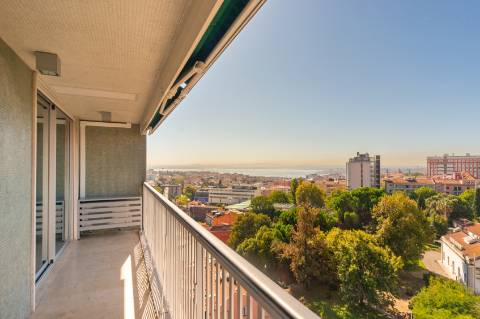 T4+2 Remodelado nas Amoreiras com vista