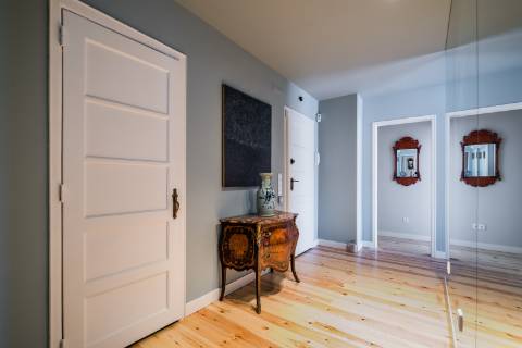 Lapa | Exclusivo Apartamento T2 com 2 Suítes e 3 Salas