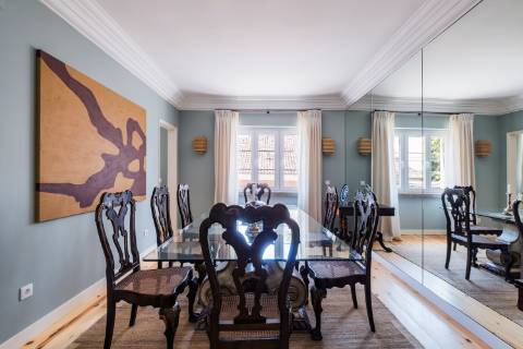 Lapa | Exclusivo Apartamento T2 com 2 Suítes e 3 Salas