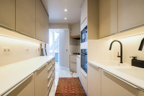 Lapa | Exclusivo Apartamento T2 com 2 Suítes e 3 Salas